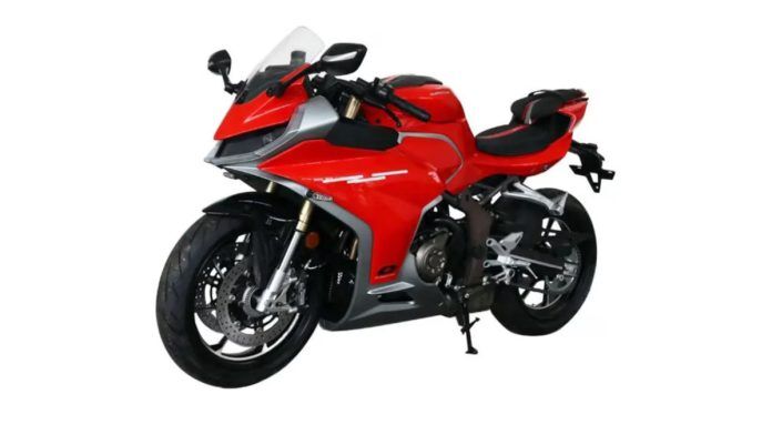 The-Thrilling-World-of-the-QJMotor-SRK-421-RR-A-New-Contender-in-the-Supersport-Segment.jpeg