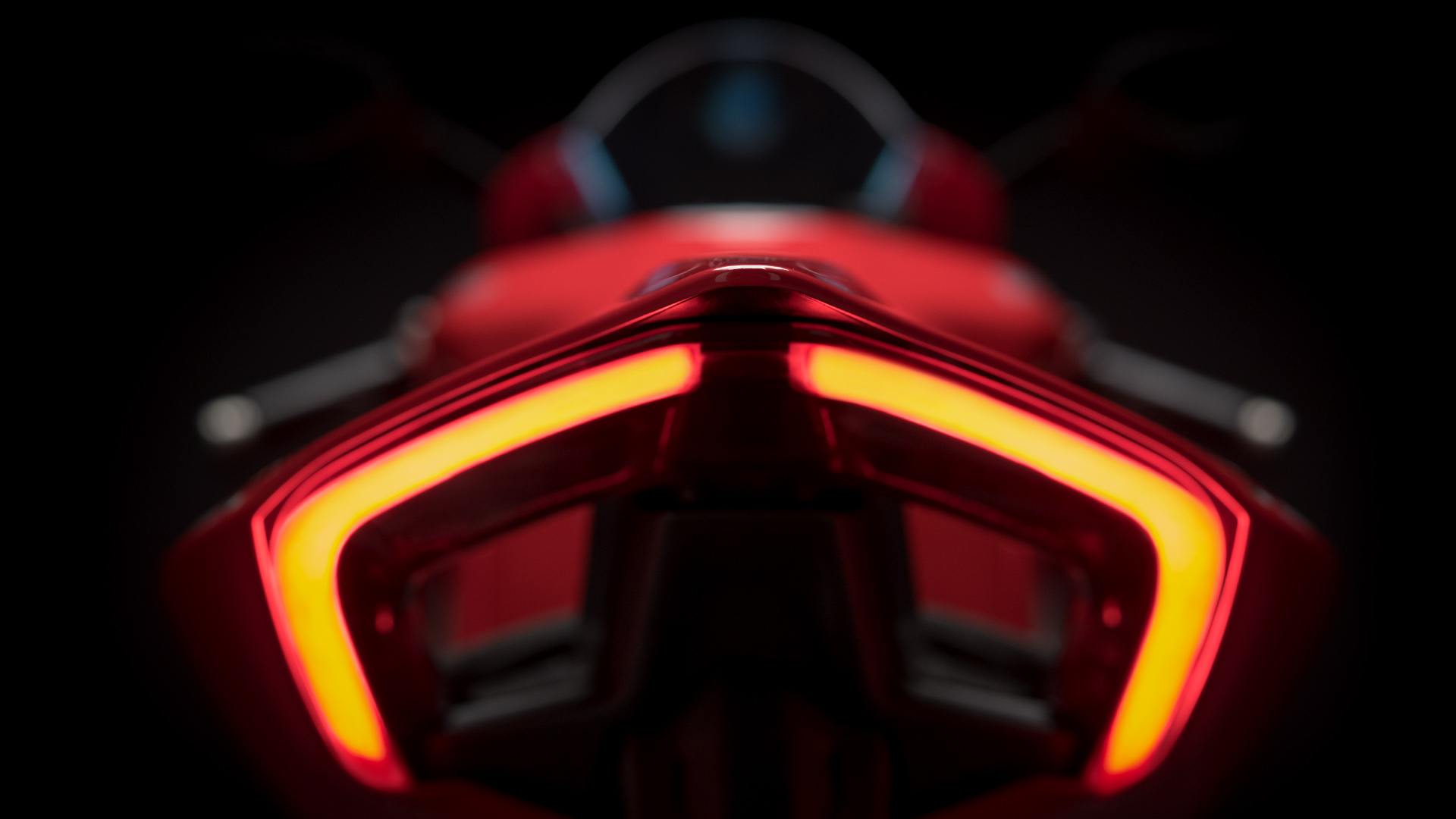 Panigale-V4-MY18-Red-18
