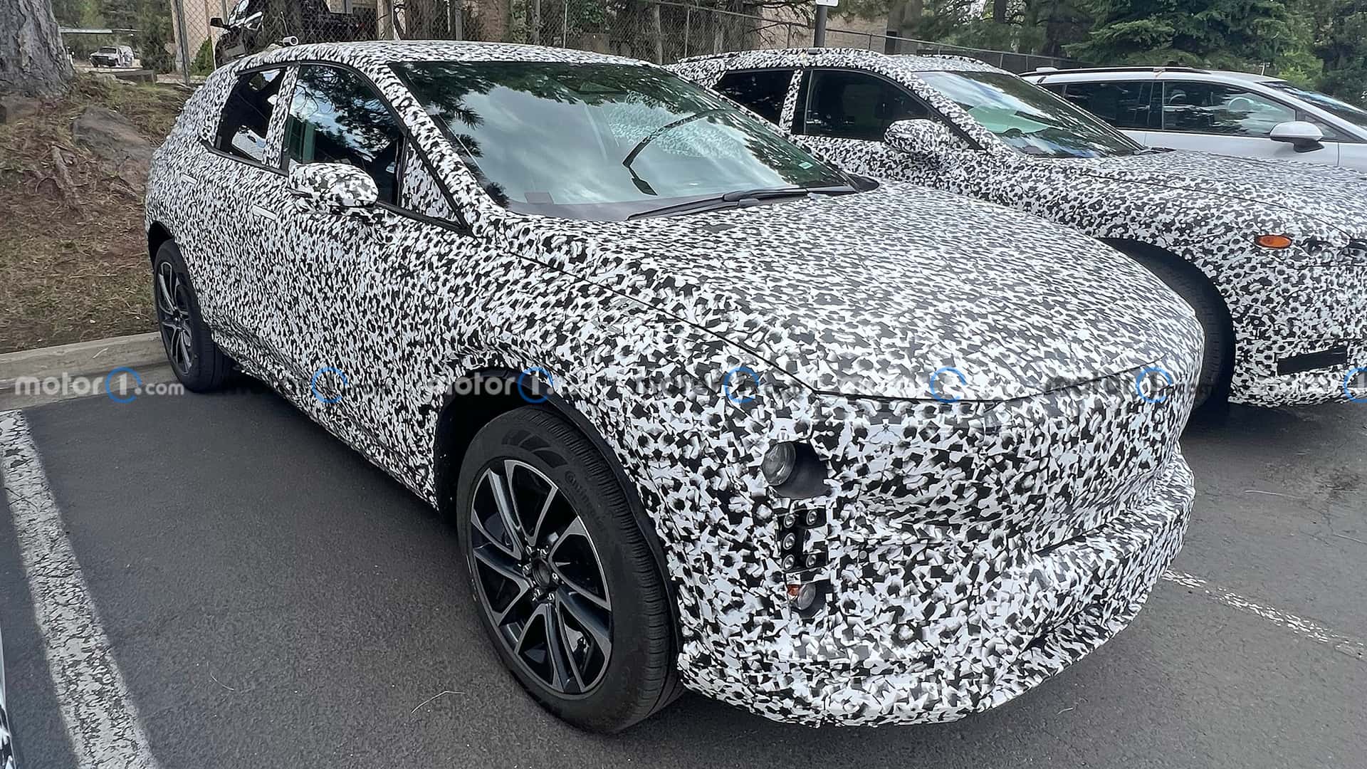 cadillac-compact-electric-crossover-spy-photo cadillac-compact-electric-crossover-spy-photo