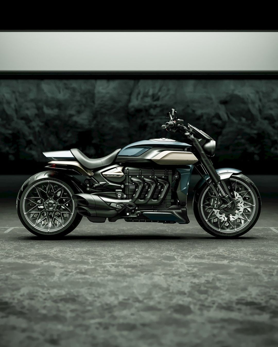 Box39 and there New Custom Triumph Rocket 3-LivingWithGravity Box39-and-there-New-Custom-Triumph-Rocket-3-LivingWithGravity.jpg