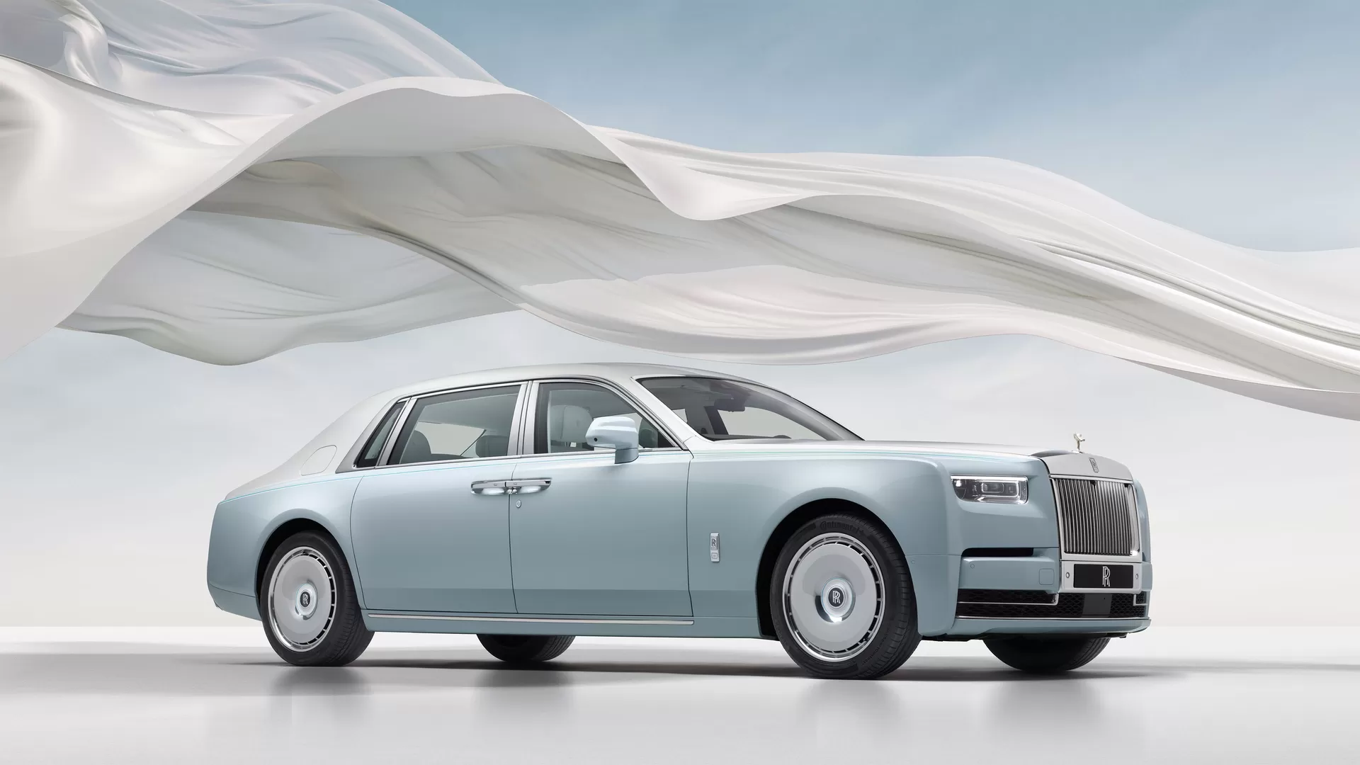 The New Rolls Royce Phantom Scintilla A Tribute to the Spirit of Ecstasy-LivingWithGravity-3.webp