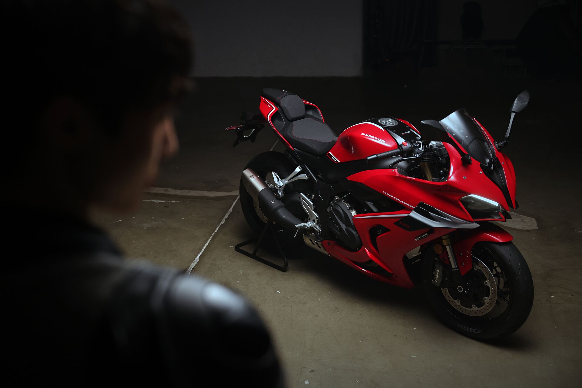 Breaking-Down-the-Features-of-QJ-Motors-SRK-800-RR-What-Makes-It-Special-3.jpg