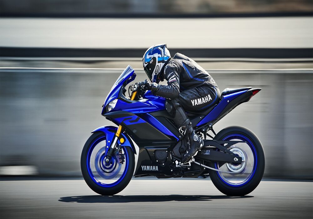 Yamaha YZF R3 price unveiled in Europe 2019-Yamaha-YZF-R320-EU-Yamaha_Blue-Action Cover 3