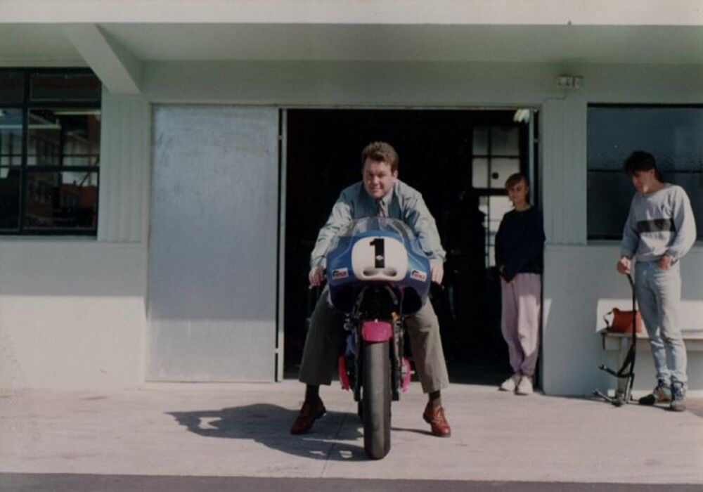 News : Unseen photographs of Britten V1000