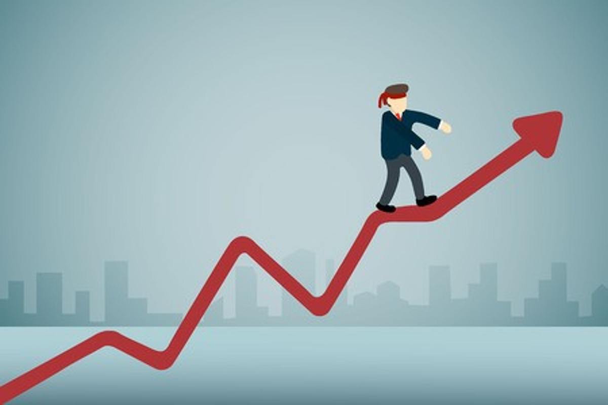 Electric Two-Wheeler Market Share Climbs to New 6.5% Graph