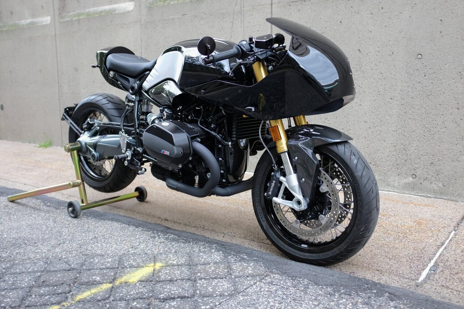 Avant grande ‘ Dark Knight ‘ by Singular Rides BMW-RnineT-Dark-Knight-Custom-12