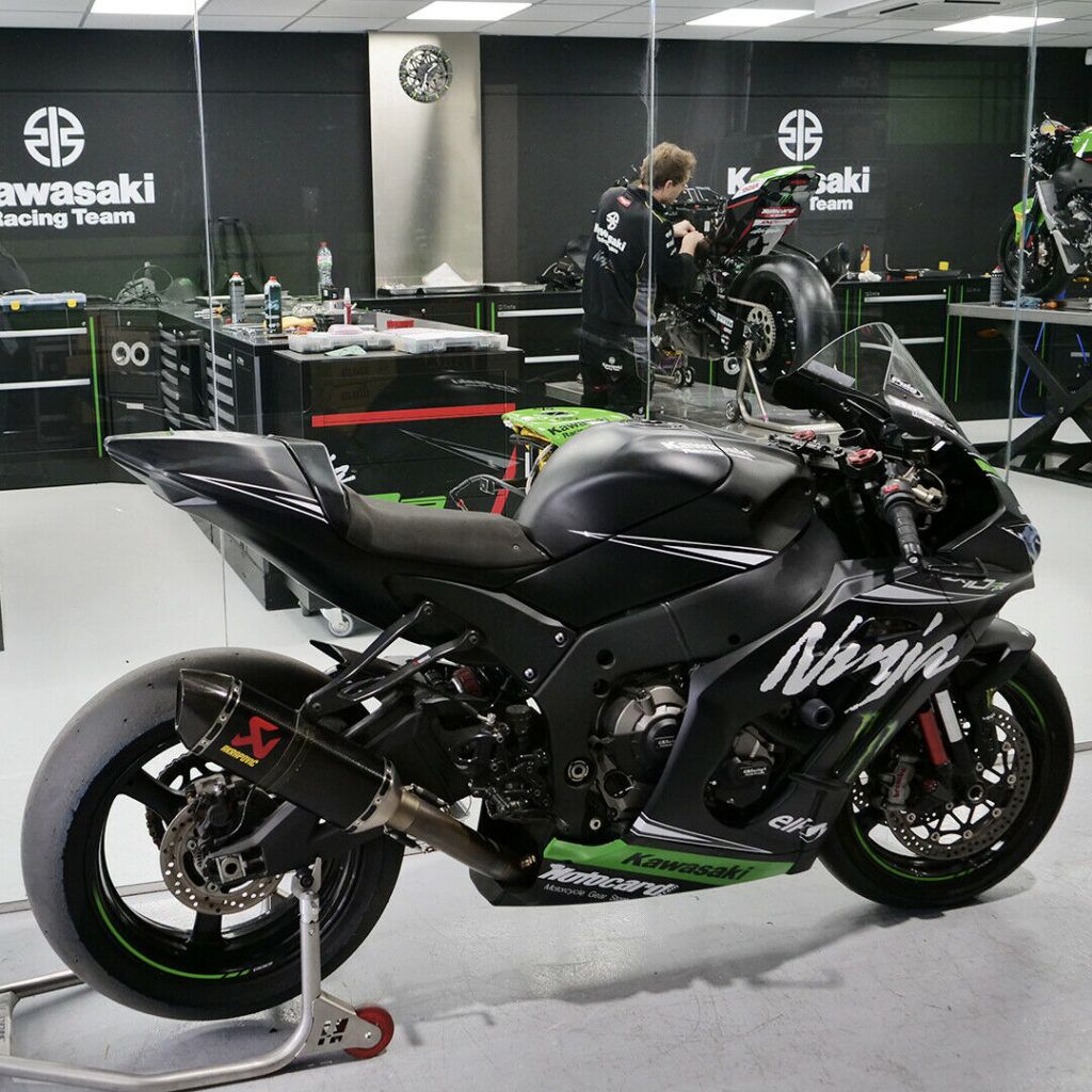 Jonathan Rea's winter test bike Kawasaki Ninja ZX-10R goes on