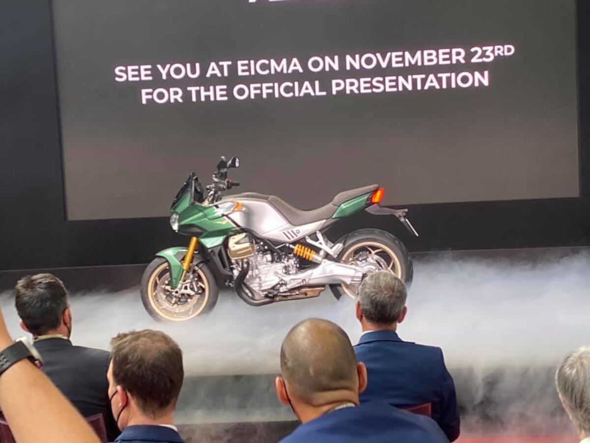Moto Guzzi presents the new ” 2022 V100 Mandello “ Cover-2022-Moto-Guzzi-V100-Mondello-Sports-Tourer-4